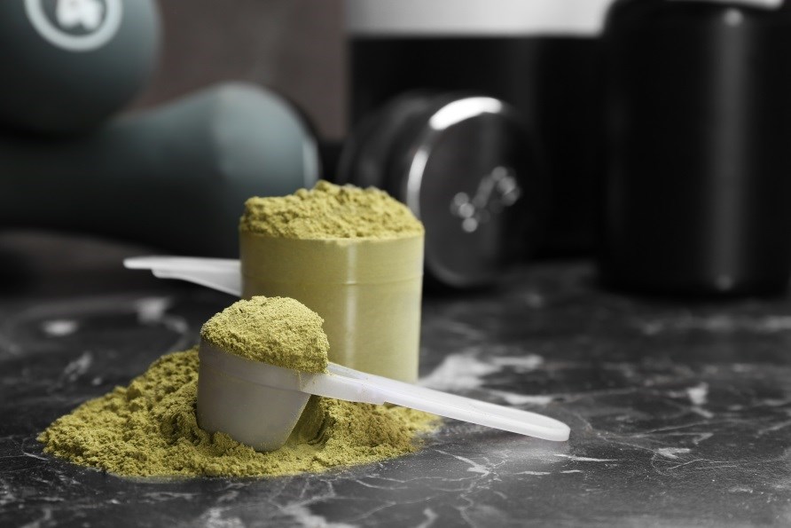 Et scoop proteinpulver.