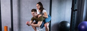 Partnertrning - Trningssessionen, der bde trner de sdvanlige muskler og lattermusklerne